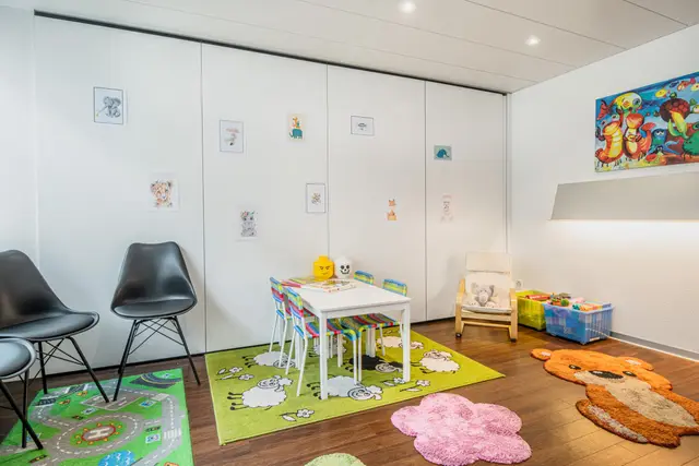 Warte- und Spielbereich für Kinder